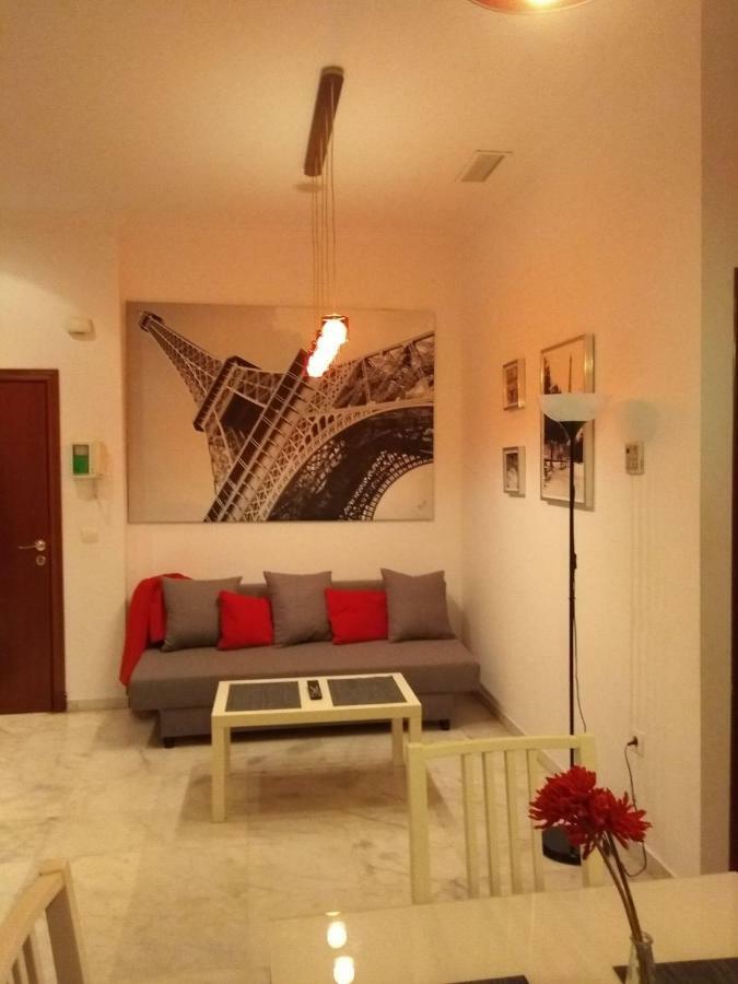Apartamentos Rg Triana, Calle Castilla Con Patio Seville Exterior photo
