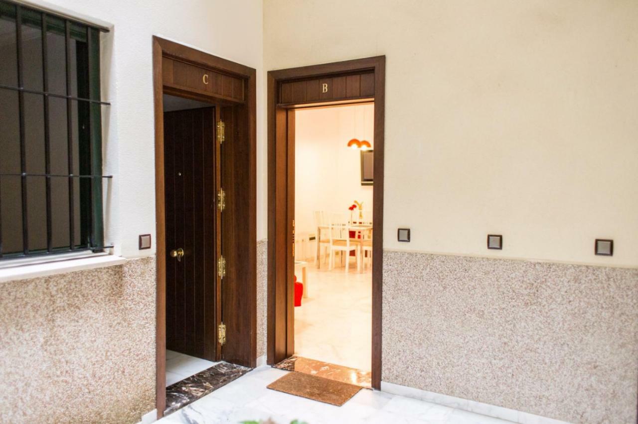 Apartamentos Rg Triana, Calle Castilla Con Patio Seville Exterior photo